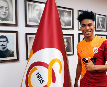 Braziliyalı futbolçu rəsmən Qalatasaray'da