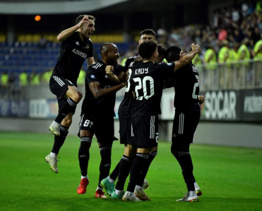 Neftçi Qarabağ'a, Sumqayıt Səbail'ə uduzdu