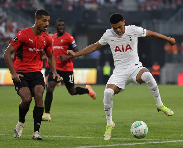 Konfrans Liqası: Roma'dan darmadağın, Tottenhem'dən heç-heçə