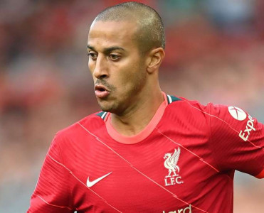 Liverpul Tyaqonu iki oyunluq itirdi