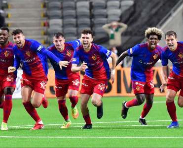 Qarabağ'ın rəqibi inamlı qələbə ilə zirvədə