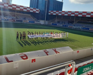 Qarabağ meydana hərbi geyimdə çıxıb, şəhidlərin xatirəsi yad edilib