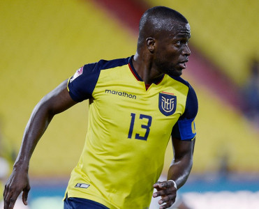 Fənərbaxça'nın futbolçusu millinin bombardiri oldu