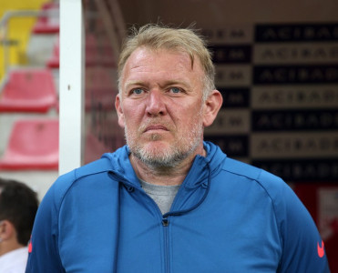 Azərbaycan millisində əzmkarlıq çatmır, futbolçular sonadək vuruşmurlar - Robert Prosineçki