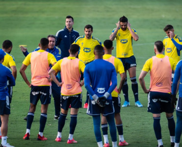 Braziliya klubunun futbolçuları tətil elan etdilər