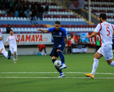 Sabah'ın hücumçusu meydandan qovuldu