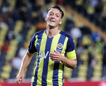 Özil üçün Premyer Liqa variantı