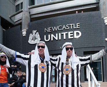 Nyukasl'dan ərəb geyimli fanatlara müraciət: Etməyin!