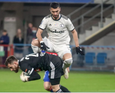 Emrelili Legiya kubokda mərhələ adladı