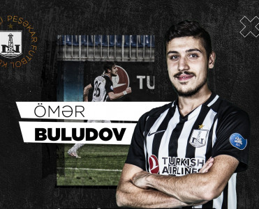 Neftçi'nin futbolçusu Qarabağ'la oyunda zədələndi