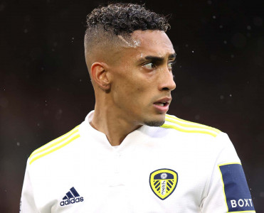 Lids'in hücumçusu baş məşqçisini yerə yıxdı - FOTOLAR