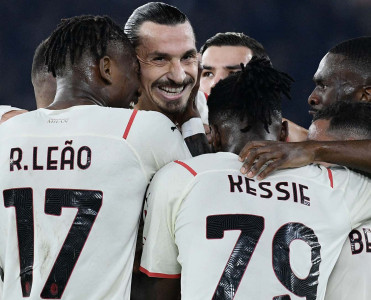 Zlatan İbrahimoviç və komanda yoldaşı irqçiliyə məruz qalıb