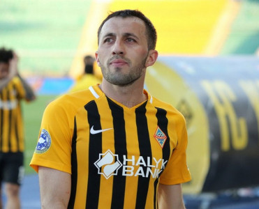 Qazaxıstanlı futbolçu Qarabağ'a qarşı oynamayacaq