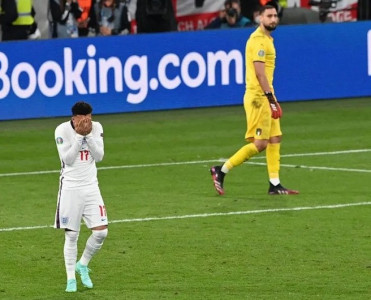 AÇ-2020-də futbolçuları təhqir edən azarkeş həbs edilib