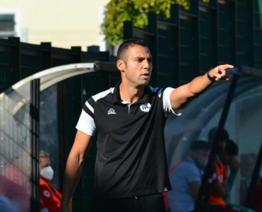 Məşqçi təyinatından 24 saat sonra komandanı tərk etdi