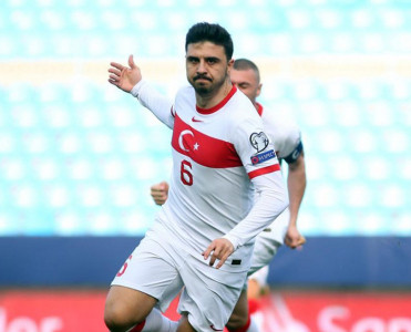 Türkiyə millisinin daha bir futbolçusu sıradan çıxdı