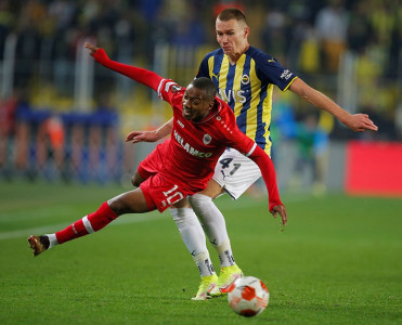 Barselona Fənərbaxça'nın futbolçusunu izləyir