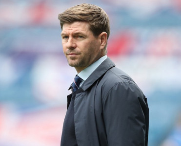 Stiven Cerard futbolçulara ketçupu qadağan etdi