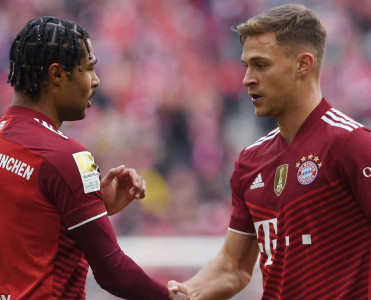 Bavariya karantinə alınan futbolçuların maaşlarını kəsəcək