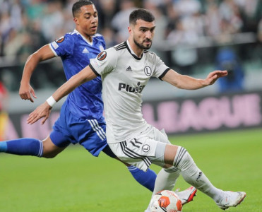 Ətrafımda divar tiksəniz də, bilin ki ...  -  FOTO