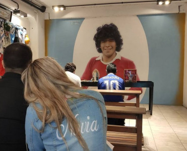 Neapolda Maradonanın abidəsinin açılışı oldu