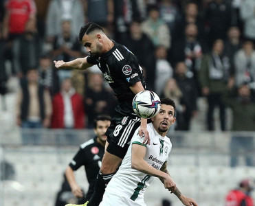 Beşiktaş evdə darmadağın oldu