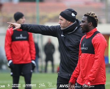 Neftçi Sumqayıt'la oyuna 2 itki ilə hazırlaşır