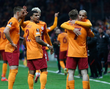 Qalatasaray'ın futbolçusu koronavirusa yoluxdu