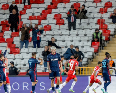 Trabzonspor uduzdu, Başakşəhər'dən qələbə