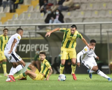 Dadaşov'lu Tondela səfərdə böyük hesabla uduzdu