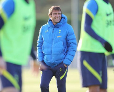 Konte xəstələnən futbolçularını mankenlə əvəzlədi