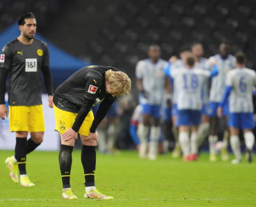 Leyptsiq evdə, Borussiya səfərdə uduzdu