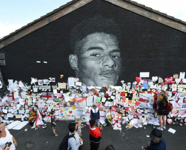 İrqçilik edən azarkeşlərə SƏRT CƏZA