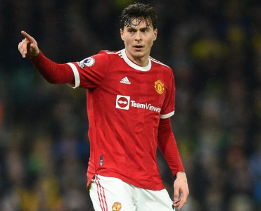 Mançester Yunayted'in futbolçusunda koronavirus aşkarlandı