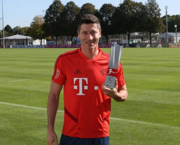 Levandovski ilin futbol adamı seçildi