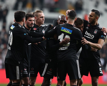 Ələskərov'lu Bursaspor mübarizəni dayandırdı, Beşiktaş növbəti mərhələdə