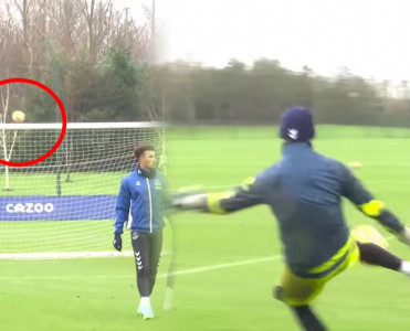 Qarabağ'ın sabiq qapıçısı bu hərəkəti ilə diqqət mərkəzinə düşdü - VİDEO