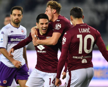 Fiorentina səfərdə darmadağın oldu