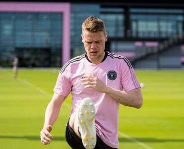 Mançester Yunayted'in sabiq üzvü karyerasını bitirdi