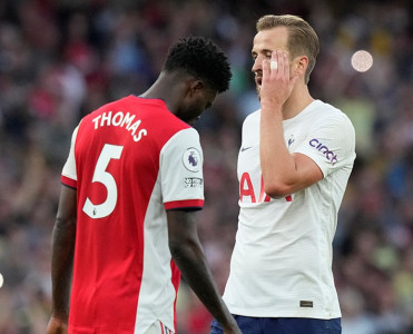 Arsenal London derbisinin təxirə salınmasını istəyir