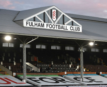 İngiltərədə oyun vaxtı azarkeşin ürəyi dayandı