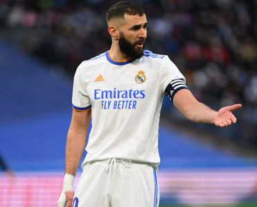 Benzema PSJ ilə oyunu buraxır?