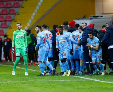 Konyaspor'la Kayserispor evdə qələbə qazandı