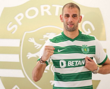 Slimani 6 il sonra sabiq klubuna qayıtdı