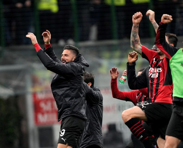 Milan Latiso'nu darmadağın edərək yarımfinalda!