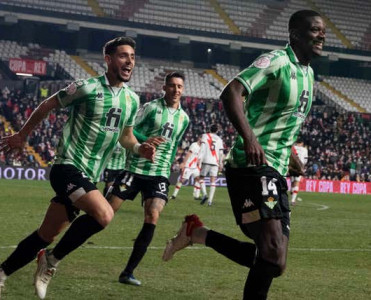 Betis'dən ilk oyunda inamlı qələbə