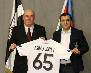 Neftçi də Asim Xudiyevi təbrik etdi