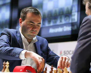 Məmmədyarov irəliləyir, Rəcəbov yerində sayır