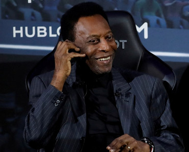 Pele xəstəxanadan evə buraxıldı