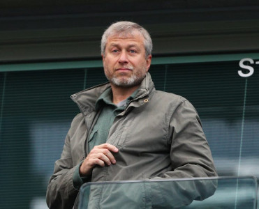 Roman Abramoviç Çelsi'ni satır